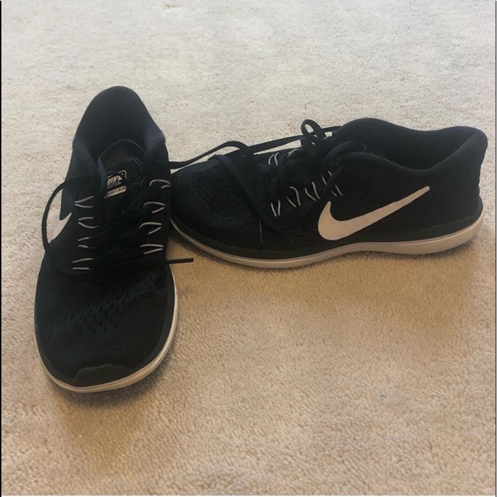 black nike free rn 2016